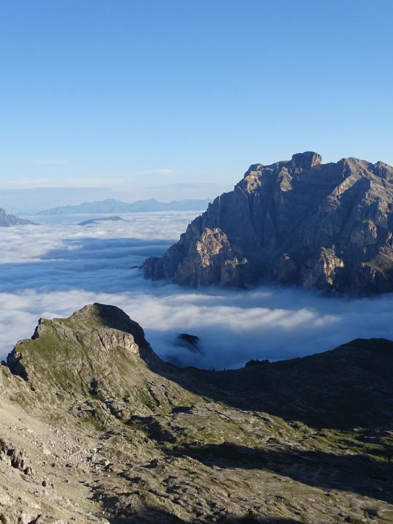 Mar de nubes desde el Refugio Lagazoui Dolomitas